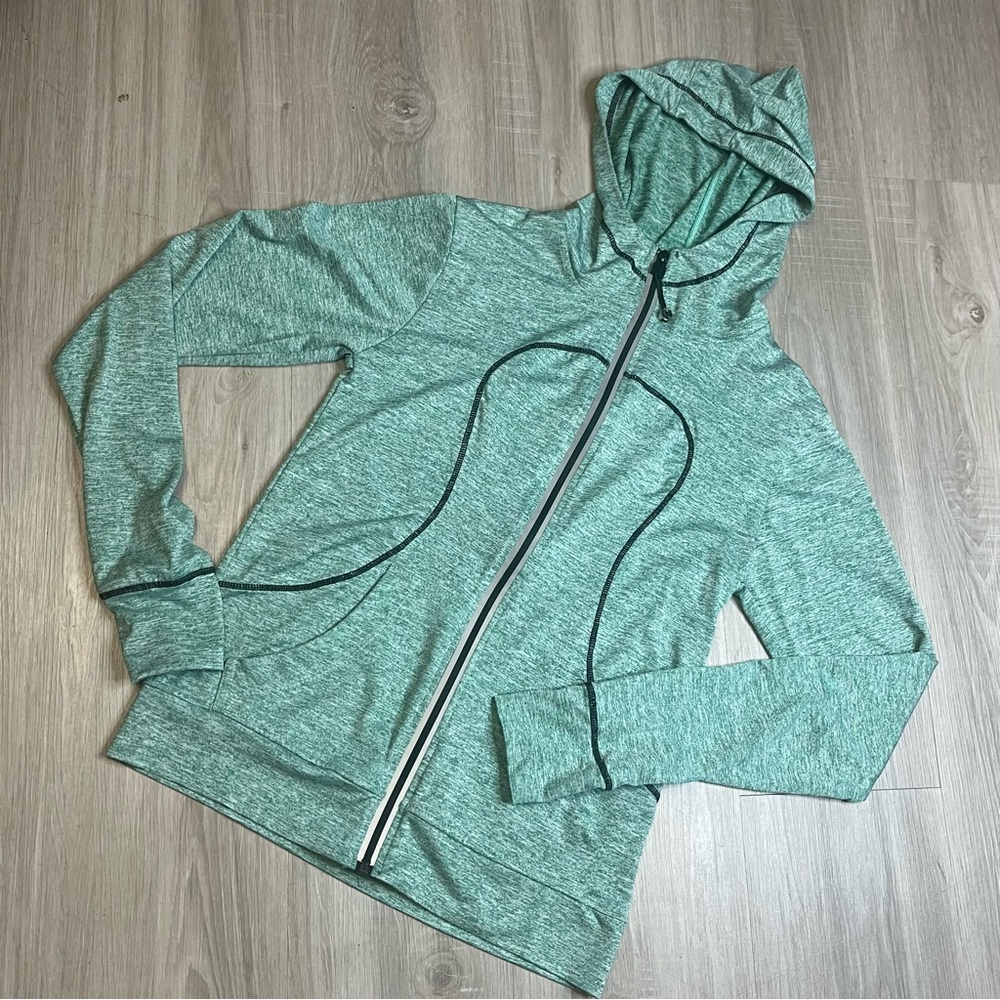 Woman’s‎ LuLuLemon Green Fill Zip-Up Hoodie with thumb holes Sz medium